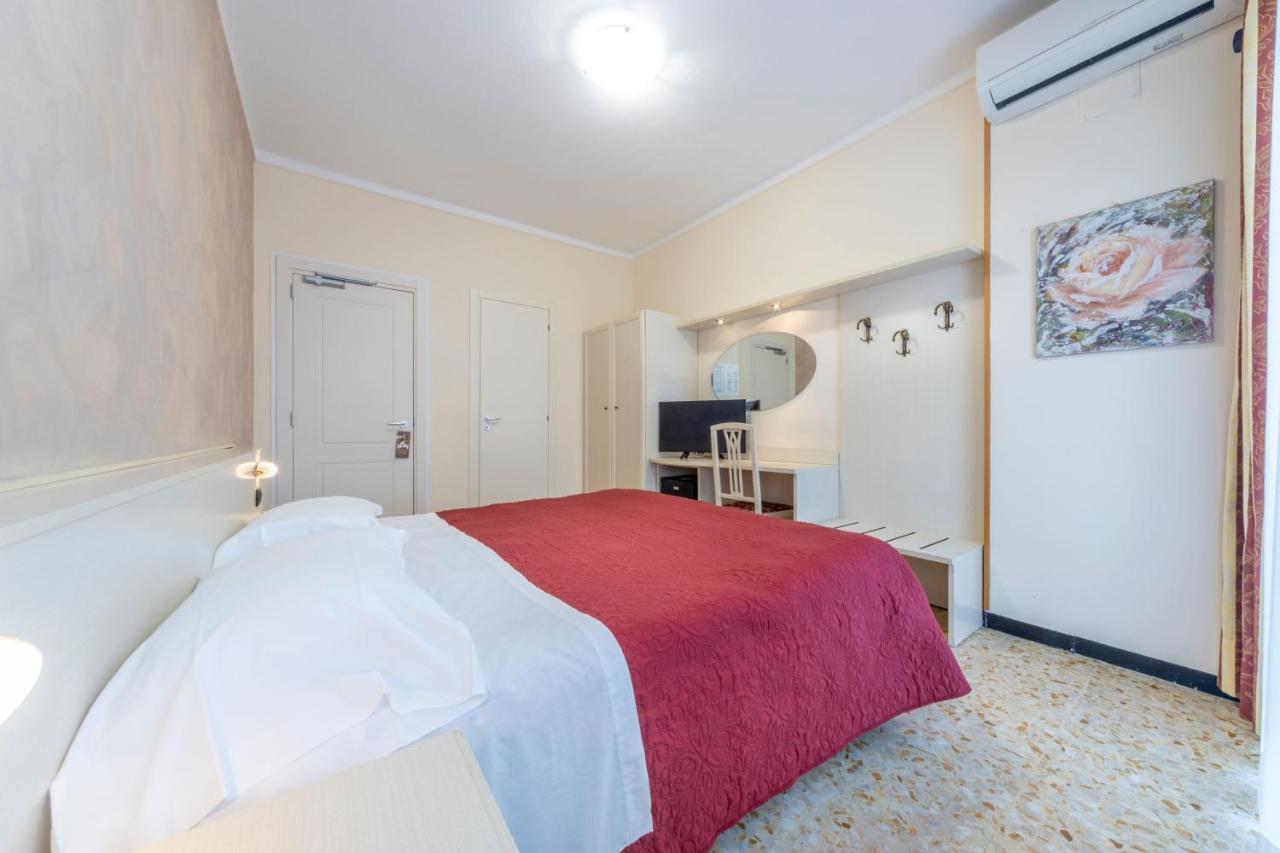 Gold Hotel Бордигера Экстерьер фото