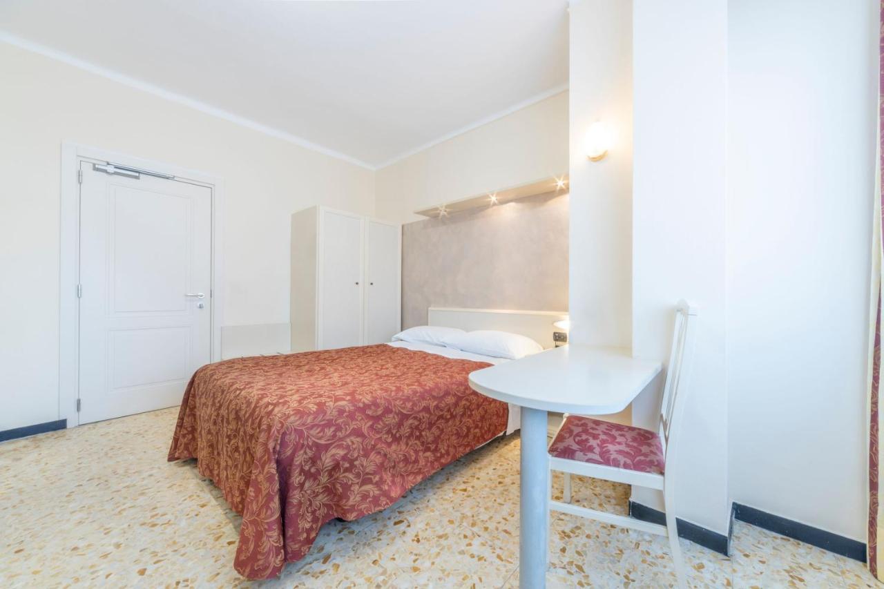 Gold Hotel Бордигера Экстерьер фото