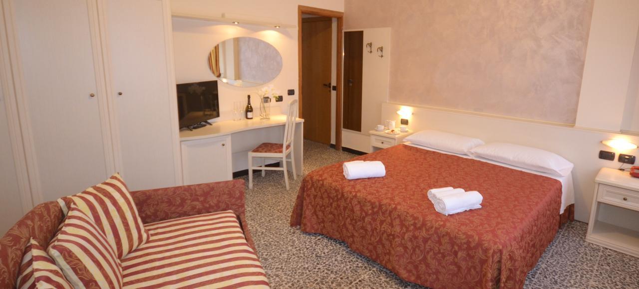 Gold Hotel Бордигера Экстерьер фото