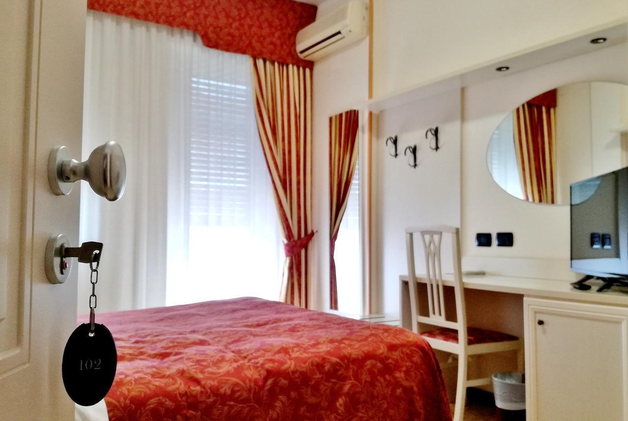 Gold Hotel Бордигера Экстерьер фото